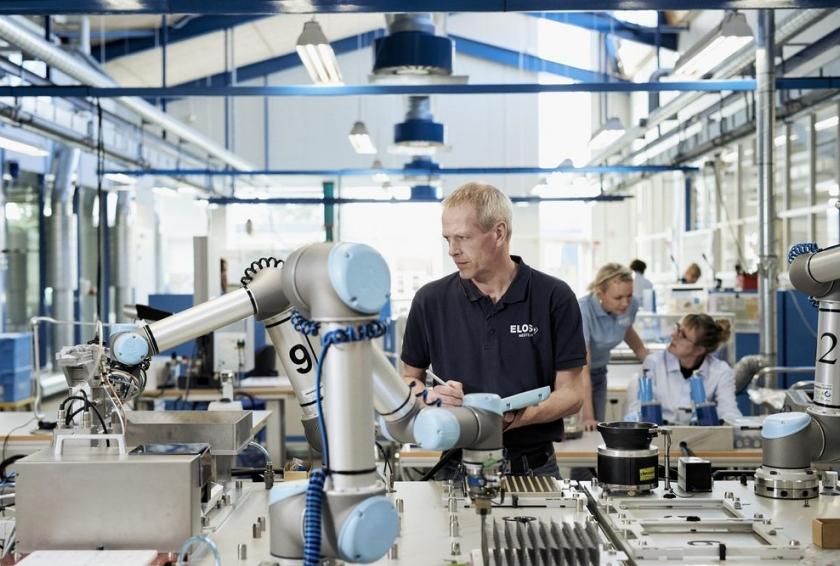 Universal Robots lance un programme de location de cobots en collaboration avec DLL